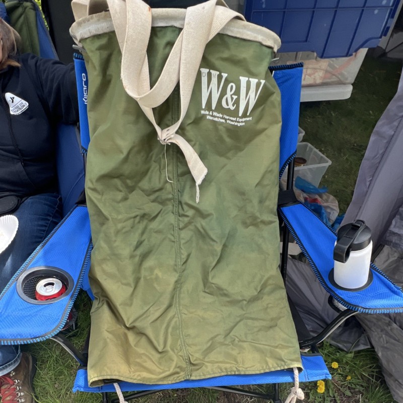 3 Wells & Wade Fruit Picking Bag with Padded Straps 1 Bushel Capacity