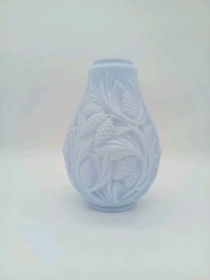 Vase Art Déco Opaline Verre Bleu Pastel Décor Pommes de Pin France Années 1930 - Photo 1/4