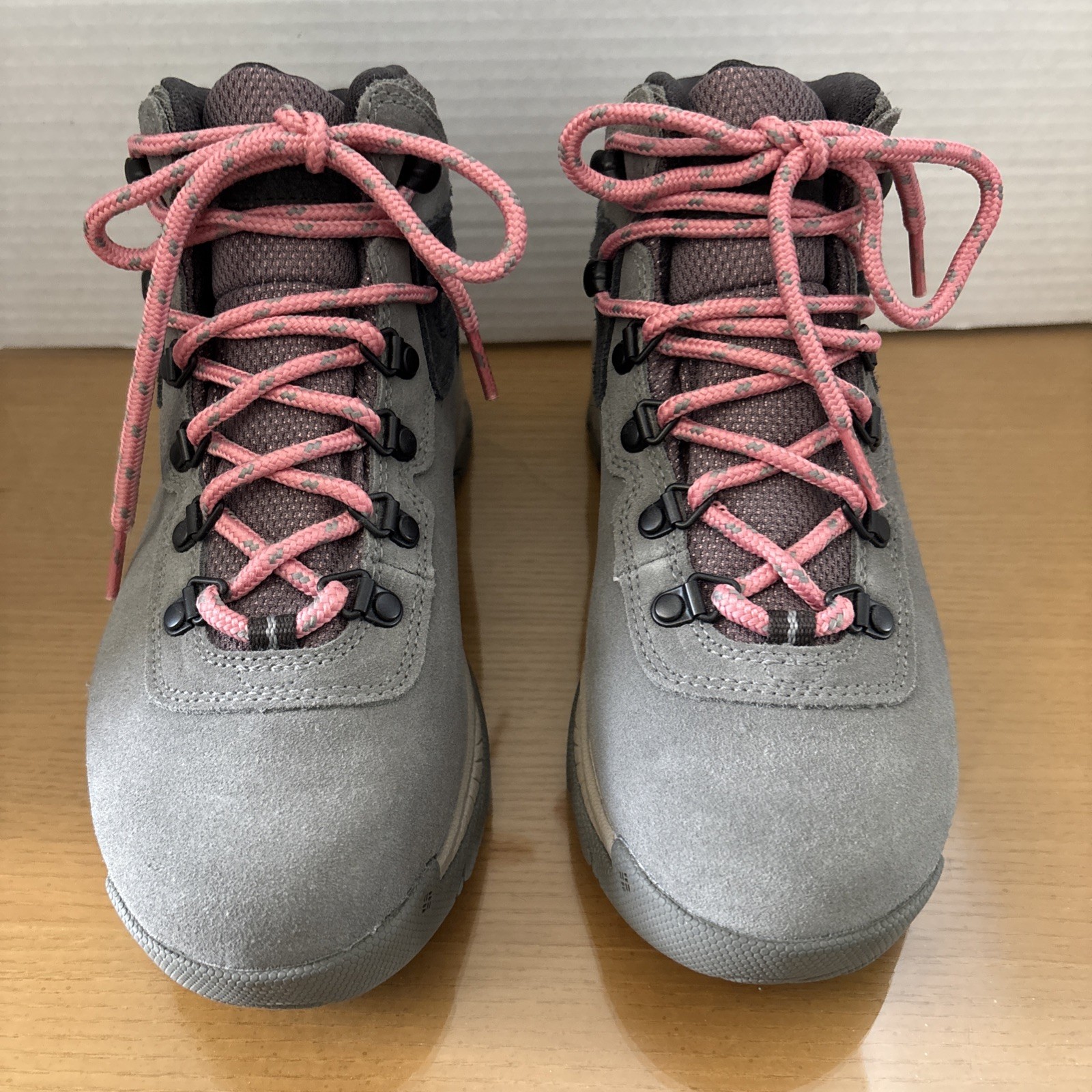 ‘Columbia’ Hiking Boots Sz 6.5 Gray & Pink Lace Up Waterproof Excellent New-image