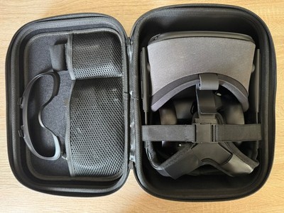 Meta Oculus Quest 64GB VR Brille inkl. Controller, Kopfpolster, Tasche, Brille