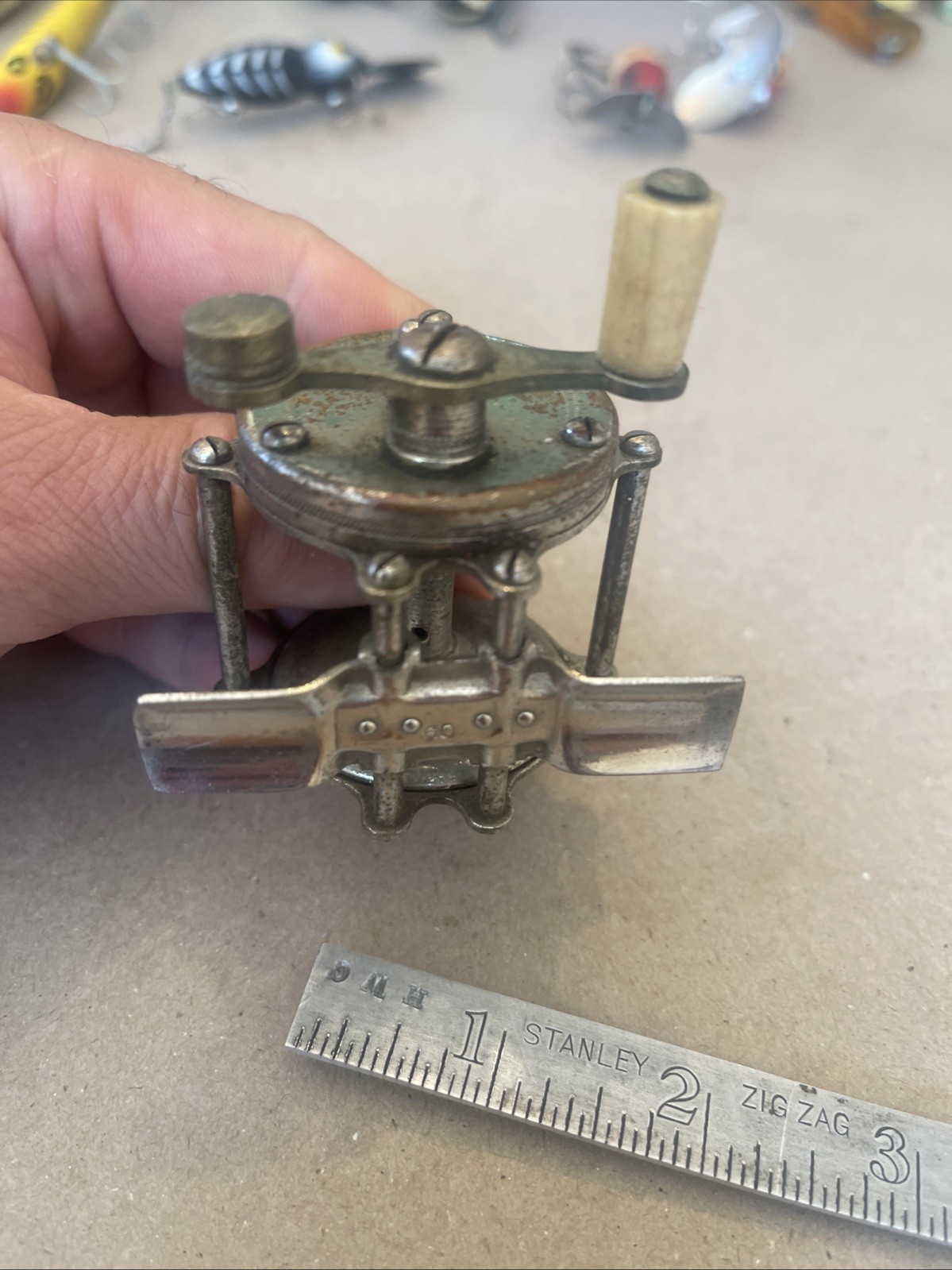 Vintage Hendryx 60 Reel Pillar Style White Handle