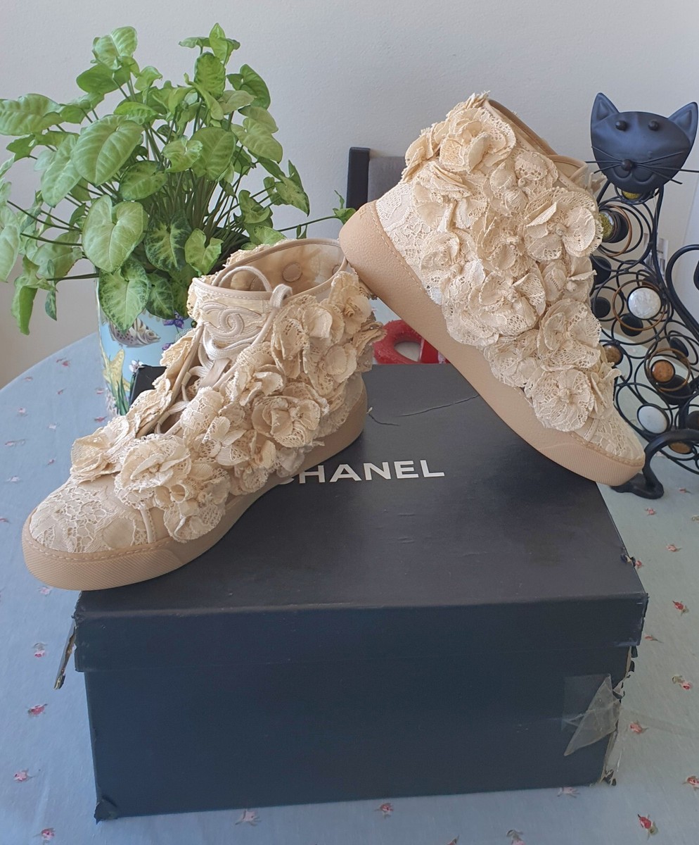 100% Authentic Chanel lace camellia floral sneakers shoes to die