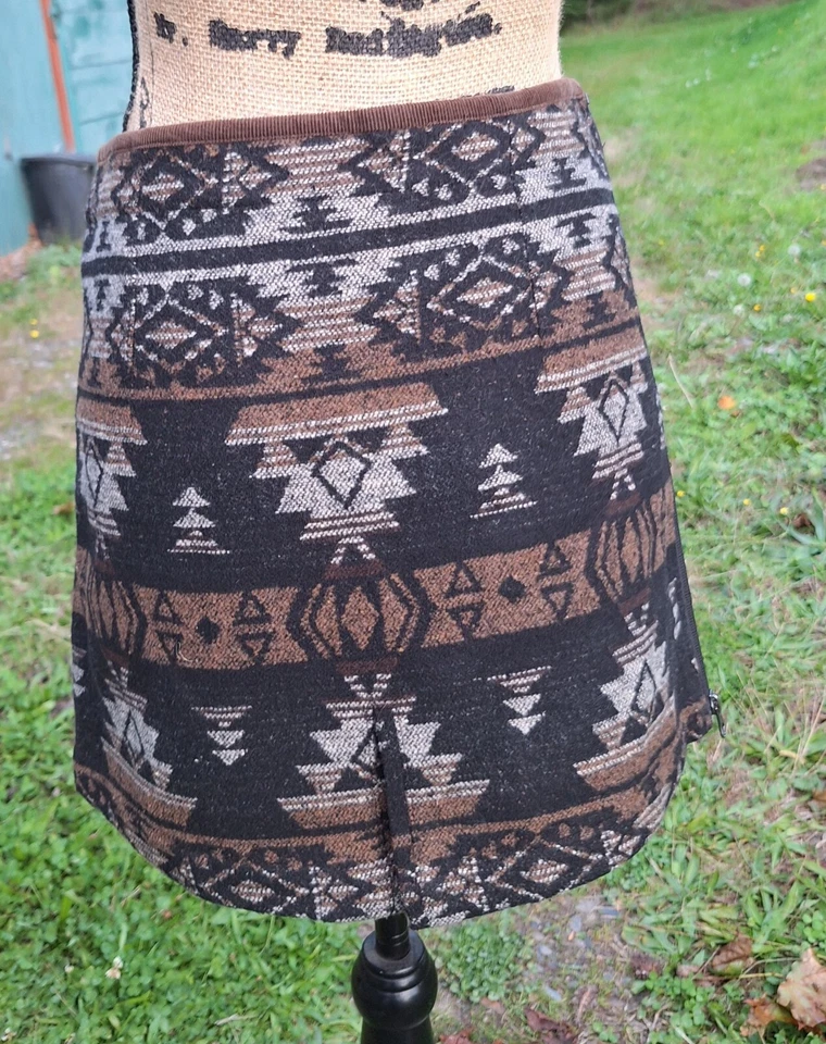 SKHOOP Doris Short Skirt Active Winter Aztec Print – Clearance - Image 4 of 4