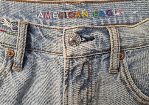 American Eagle Women's Size 6 Highest Rise 90s Boyfriend Raw Hem Patch Short - Picture 7 of 17