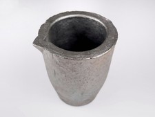 Tygiel grafitowy tygiel do topienia odlewu metalowego z wylewką tygiel grafitowy do 1200 C