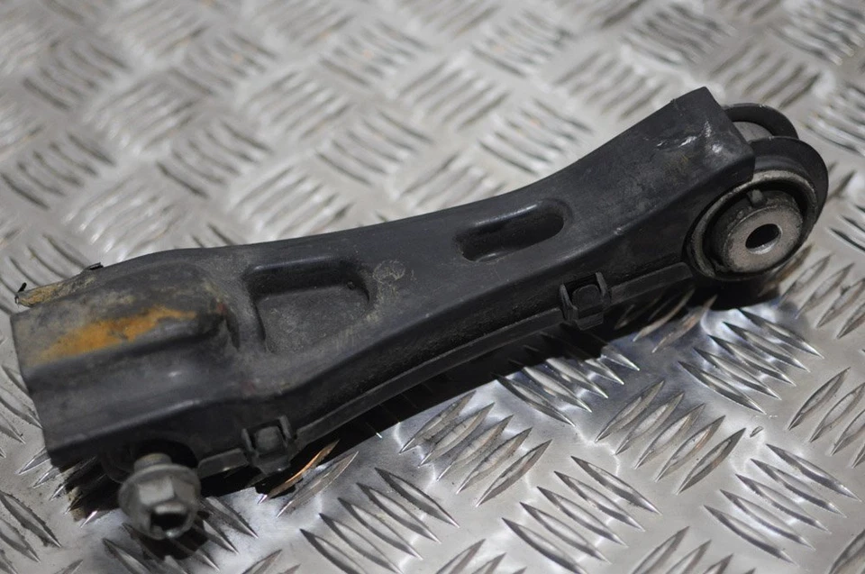 MERCEDES-BENZ CLA Coupé C117 Braccio oscillante posteriore destro 2.1 Diesel - Immagine 2 di 3