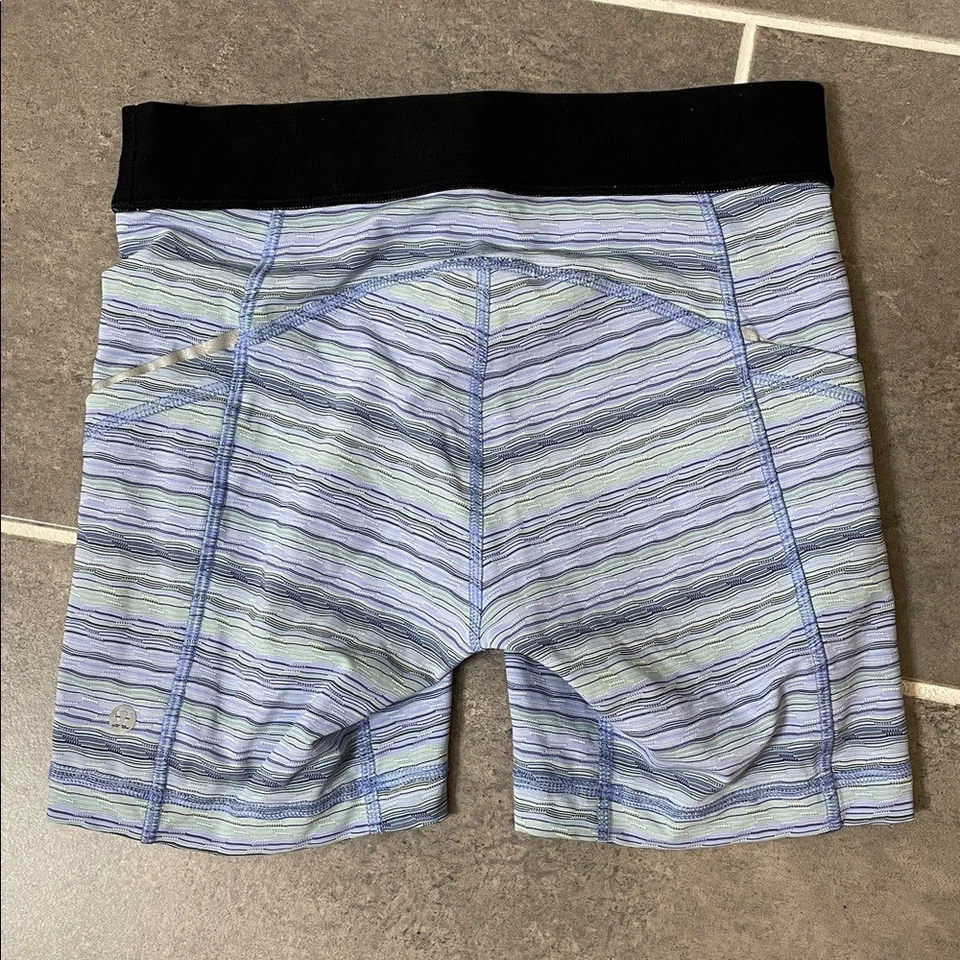 Lululemon What The Sport Short II in the Space Dye Twist Lullaby Ray size 6 - image 2 of 4