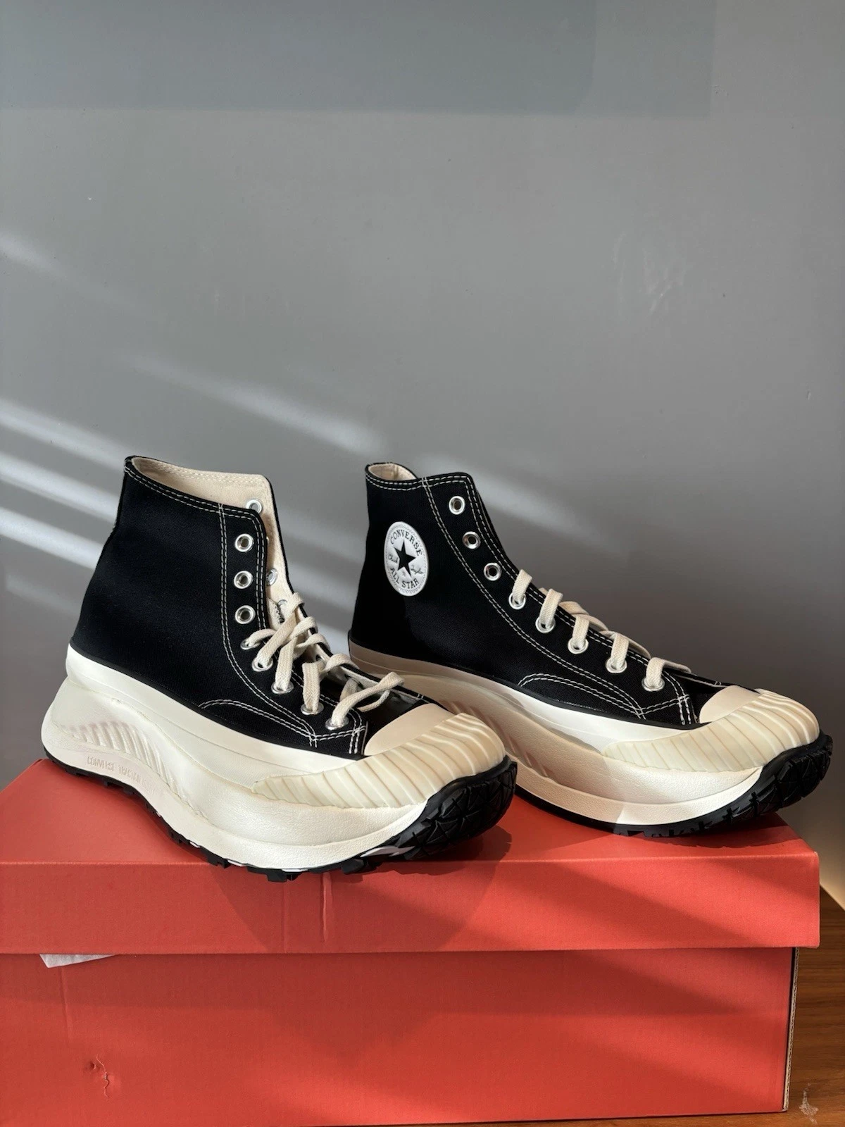 Converse nere Hi Top Chuck taglia UK 9 5
