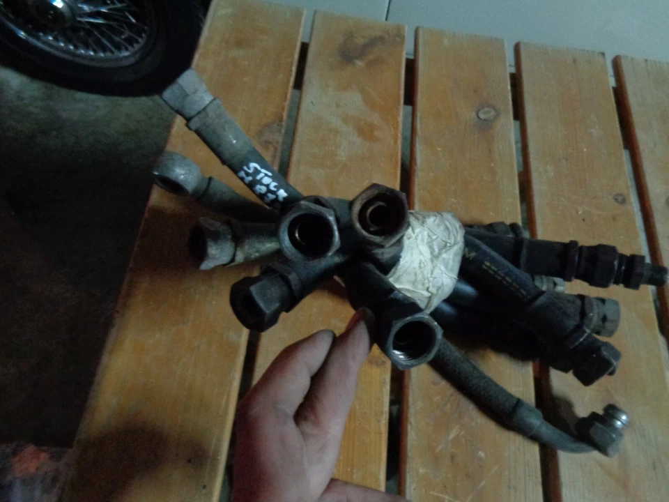 M8798 XX - STOCK TUBI CONDOTTI RADIATORE OLIO INNOCENTI BERTONE DE TOMASO Foto 2 de 3