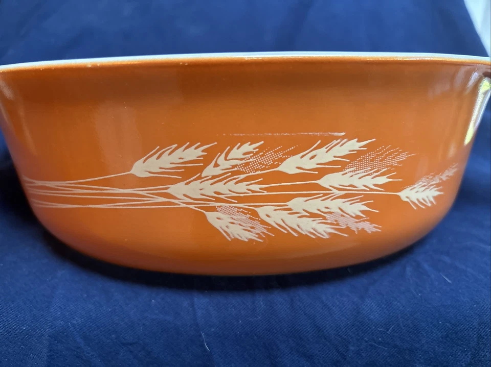 Vintage Pyrex  Autumn Harvest Wheat Pattern Casserole Dish  Orange - 043 size  - Image 2 of 4
