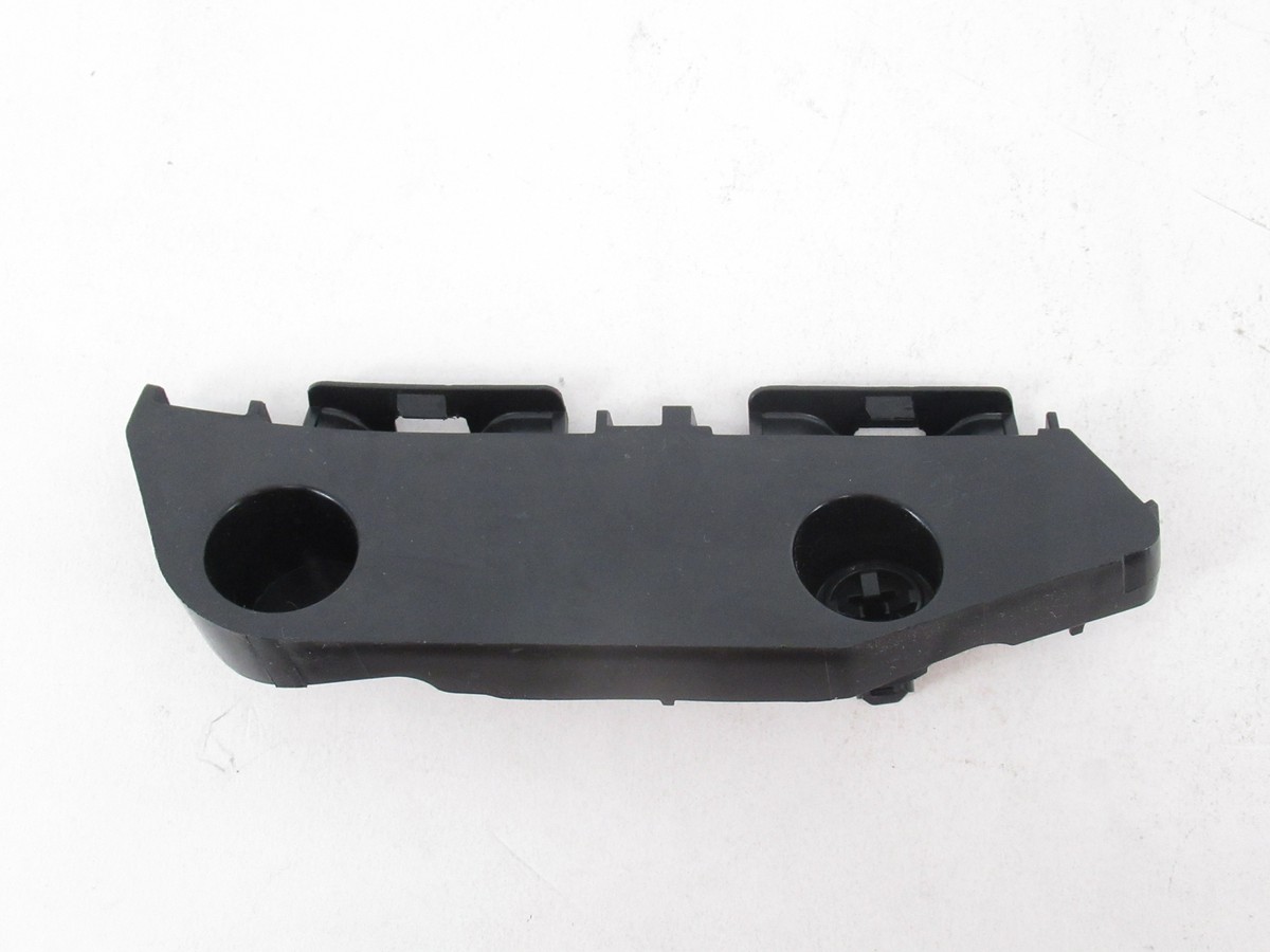 Genuine OEM Toyota 52576-0T010 Driver Rear Bumper Side Retainer