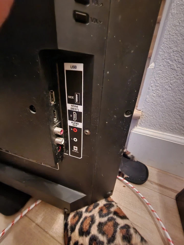 VIZIO E320-A0 32-Inch TV 720p 60Hz LED HDTV Television - Image 3 of 4