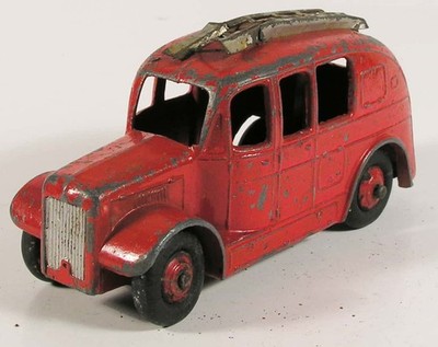 Dinky Toys Streamline Fire Engine (25k). A 1930's example in... | Barnebys