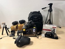 NIKON D5300 mit Nikkor 18-55; Nikkor 18-140mm und 55-200mm; + Zubehörpaket