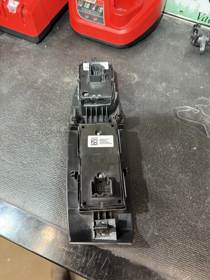 Главный выключатель стеклоподъемника двери со стороны водителя для Cadillac Escalade 2015-2019 годов выпуска 22810465 - Изображение 3 из 4