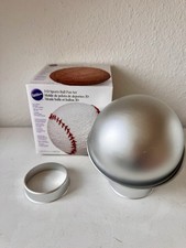 Wilton 3D Fußball Backform aus Aluminium Durchm. 22cm Sportball Ball