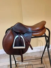 CWD SE02 semi-deep seat saddle, 17" seat with a regular tree (TR), and 2L flap