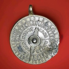 Ewiger Taschenkalender aus Bronze (oder Messing), gestaltet als Anhänger-1900