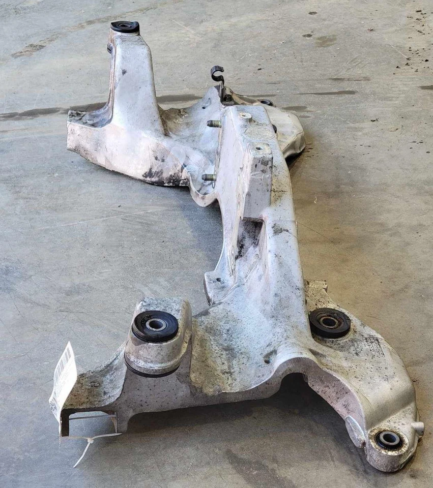 Subchasis travesaño delantero Mitsubishi Eclipse 2000-2005 3,0 L OEM MR589886 Foto 4 de 4