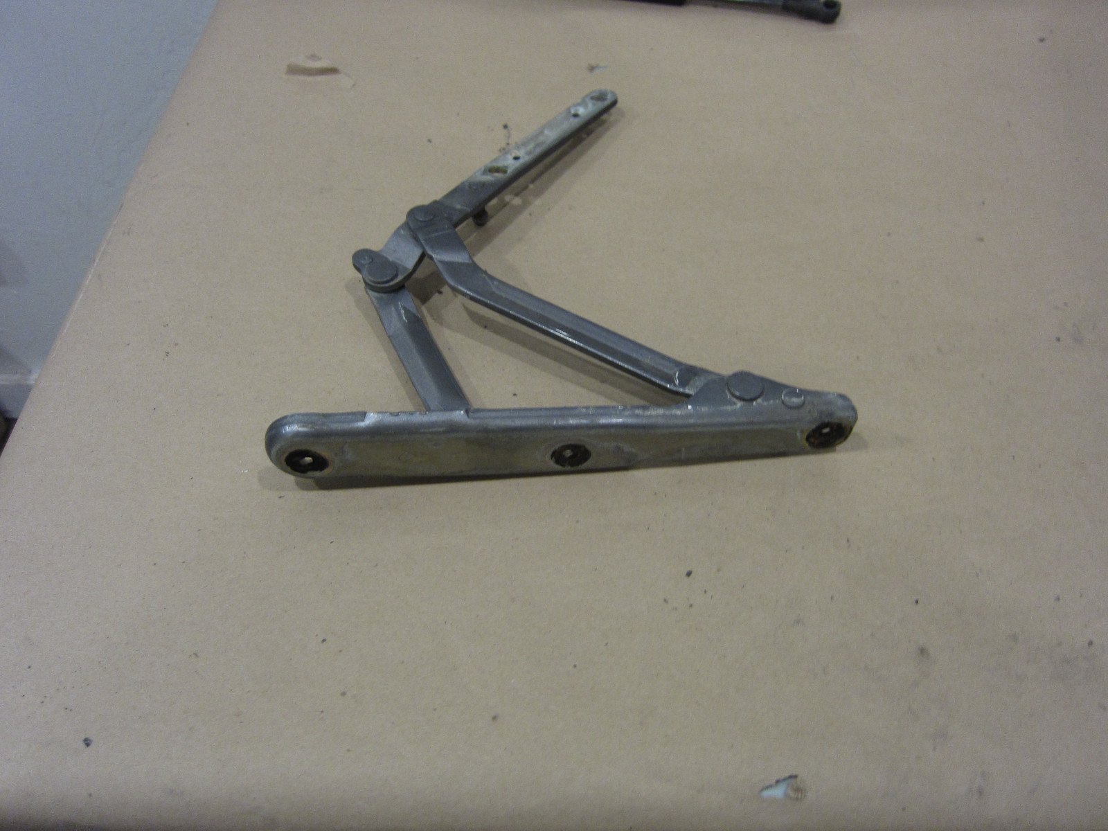 Maserati 4200,GranTurismo - RH Rear Trunk Lid Hinge - P/N 384700106
