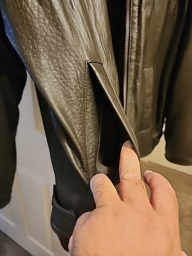 WEATHERPROOF GARMENT COMPANY Leather Coat Mid-Length, Size Medium. - Picture 9 of 23