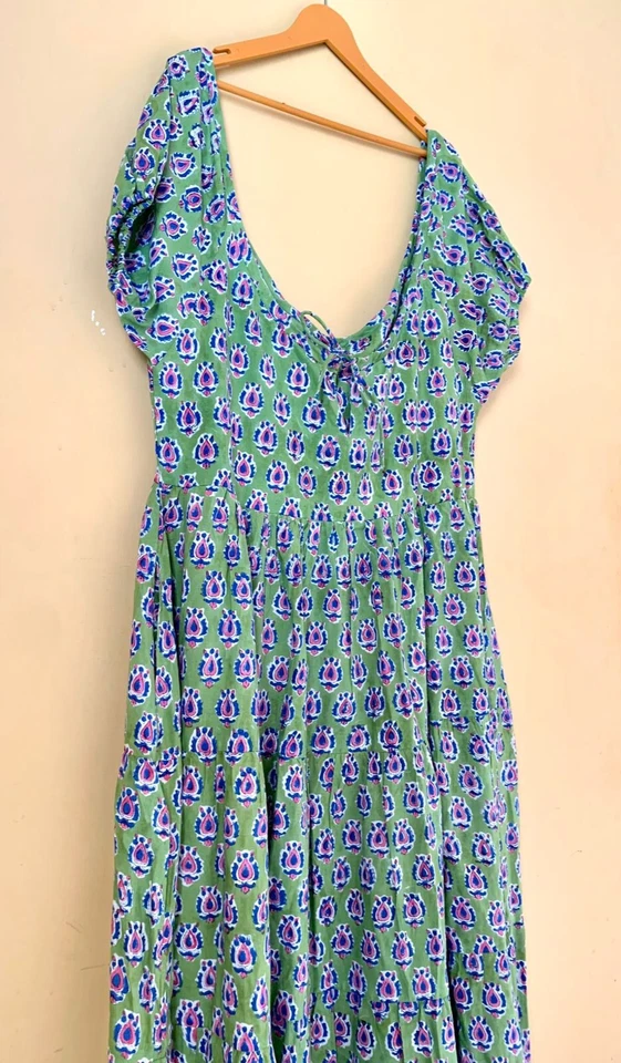 Hermoso vestido de algodón estampado de bloques de manos y algodón de verano hermoso artículo de regalo Foto 4 de 4