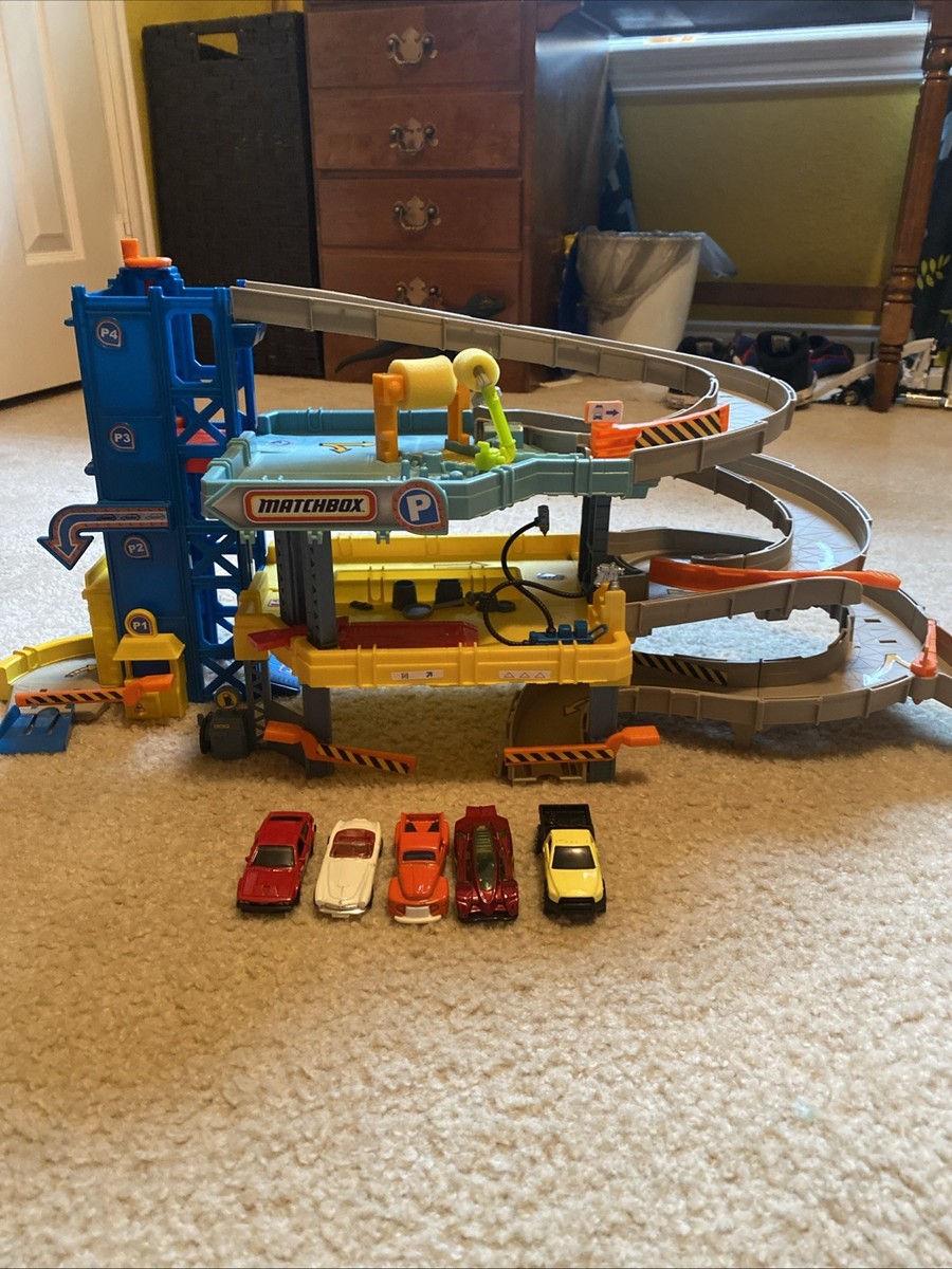 Matchbox 4-Level Garage Playset - Spiral Ramp, Elevator & Car Wash