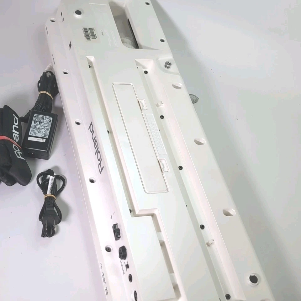 Roland Lucina Keyboard Synthesizer - Image 3 of 4