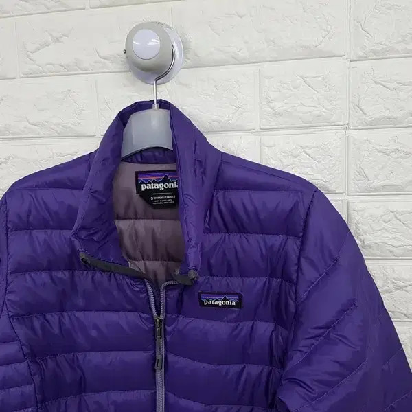 Patagonia Women's Lightweight Padded Jacket, GOOSE, Size 66, Gently Used thumbnail 2