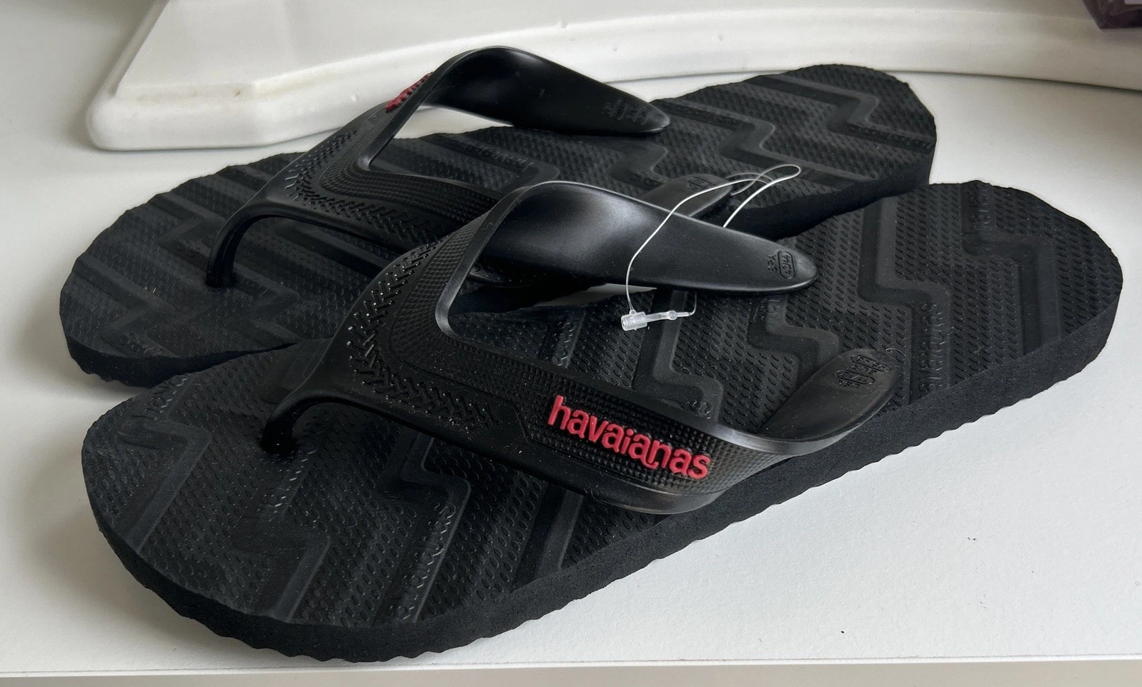 Men's Havaianas Track Waves Black Flip Flops - UK 9/10
Opens in a new window or tab