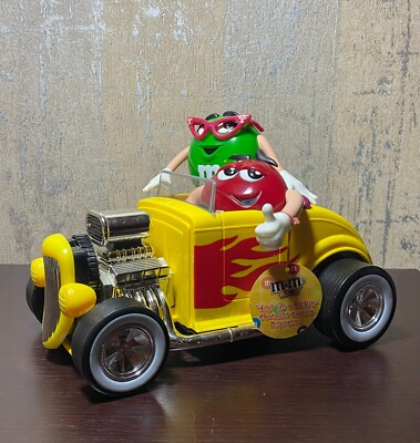 M&M's エムアンドエムズ ディスペンサー ホットロッドカー REBEL without a clue DISPENSER T06-s081 M&M's Rebel Without A Clue Yellow Hot Rod Car Candy Dispenser Red