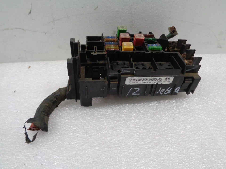 2010-2014 Volkswagen Jetta Fuse Box Engine Compartment 5C0937819H OEM AK2411130 - Image 3 of 4