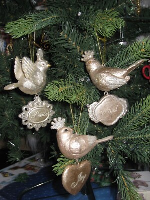 Weihnacht-Deko~ Drei Anhänger für den Weihnachtsbaum. Drei Vögel, Peace Joy Noel