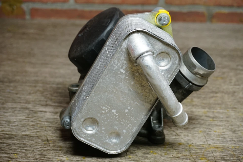 BMW 228I XDRIVE F23 2015-2016 2,0 L motor gasolina filtro aceite carcasa enfriador 76 k OEM Foto 3 de 4