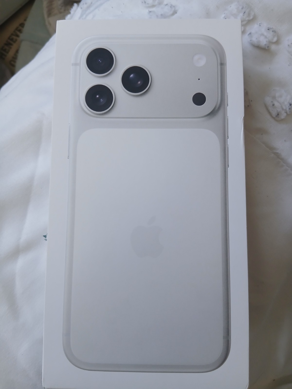 Apple iPhone 17 Pro Max 256GB Silver, Sealed, Brand New locked to o2