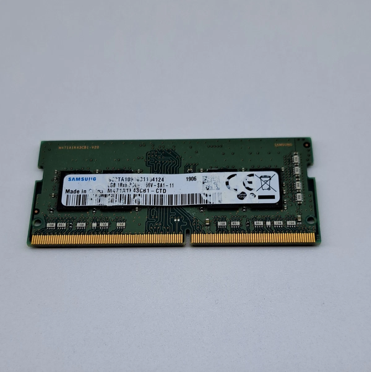 Samsung PC4-21300 (DDR4-2666) Bus Speed Computer RAM 8 GB Capacity