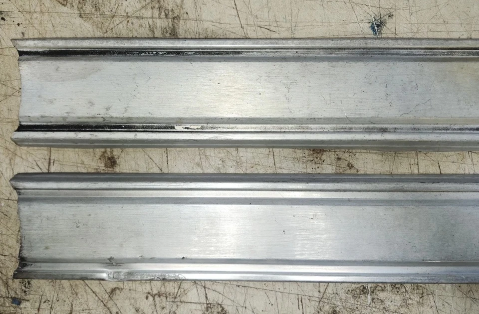 Juego de molduras de panel de carrocería trasera Ford Torino GT 1969 Foto 2 de 4