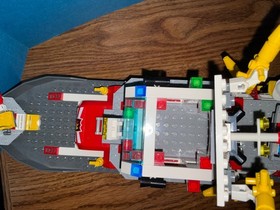 LEGO CITY #7207 Fire Boat APPEARS COMPLETE w MiniFigures + Worn Manual Good Used