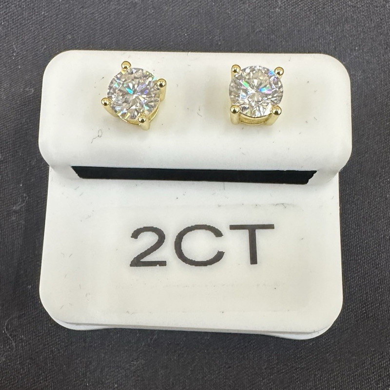 925 Sterling Silver 2.00ctw Round White Moissanite Stud Earrings Beautiful!!