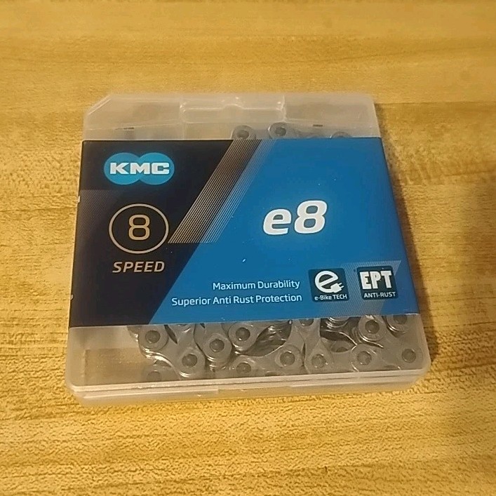 KMC e8 EPT 8-Speed E-Bike Chain Steel Silver, Bosch Compatible CL573