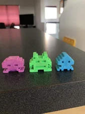 Retro SPACE INVADERS rubber pvc figures x3 1980s vintage-style Aliens