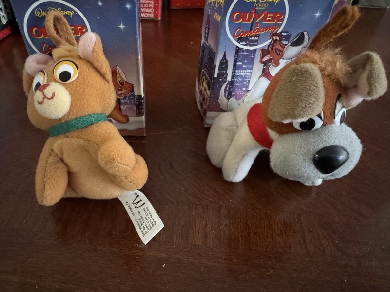 Lot of 2 Oliver & Co McDonalds Xmas ornaments Oliver Dodger w boxes 1980s