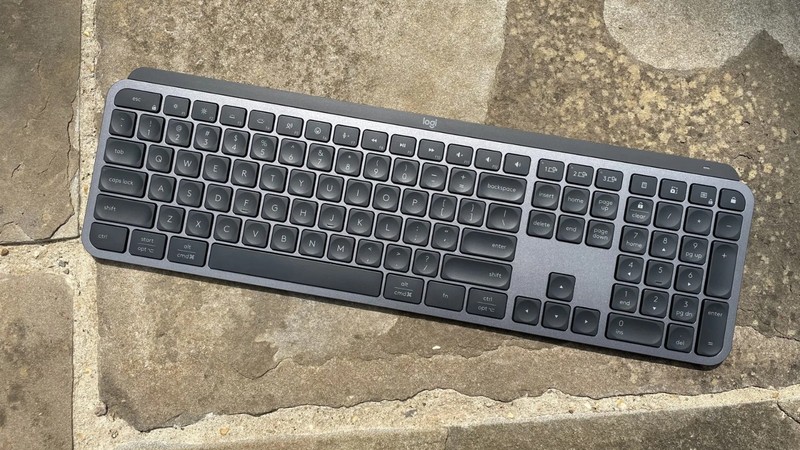 Logitech MX Keys S - Replacement Keycaps with Clip/Hinge - UK Layout