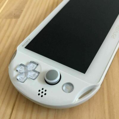 PlayStation Vita - PlayStation Vita ホワイト PCH-2000 / PS Vita USED PS Playstation vita Wi-Fi model SILVER PCH-2000 ZA25