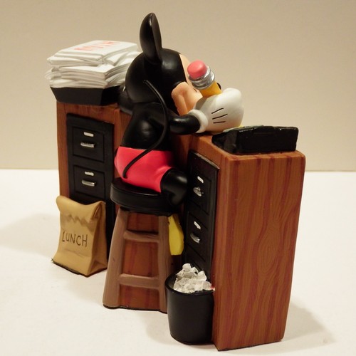 Walt Disney World - Mickey Mouse - Sleeping at Mickey's Vacation Desk Clock *VGC - Picture 3 of 23