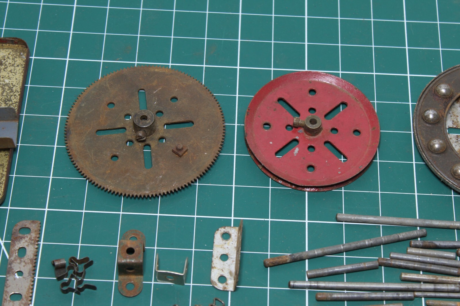 Vintage Meccano Job Lot, flanged Ring, wheels, gears, pinions, axles