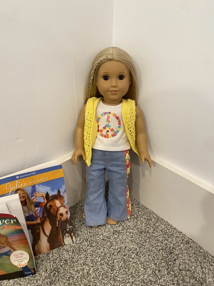 American Girl BKD57 18 inch Julie Doll and Paperback Book - Изображение 4 из 4