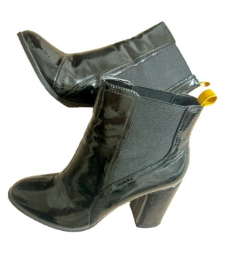 Bata Women VC-Britsy Black Boots With Yellow Stripe Size 6.5