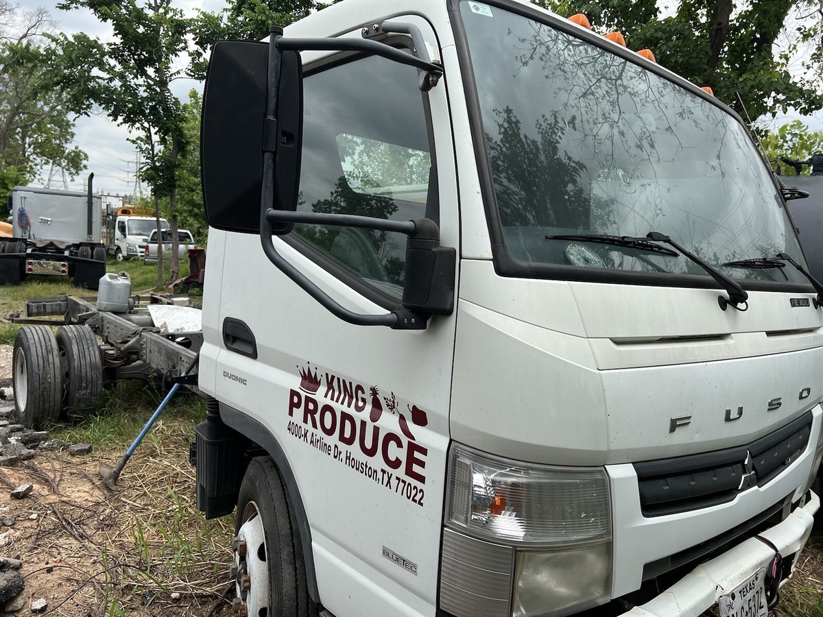 2012-2017 Mitsubishi Fuso Canter FE160 Driver left side door (USED