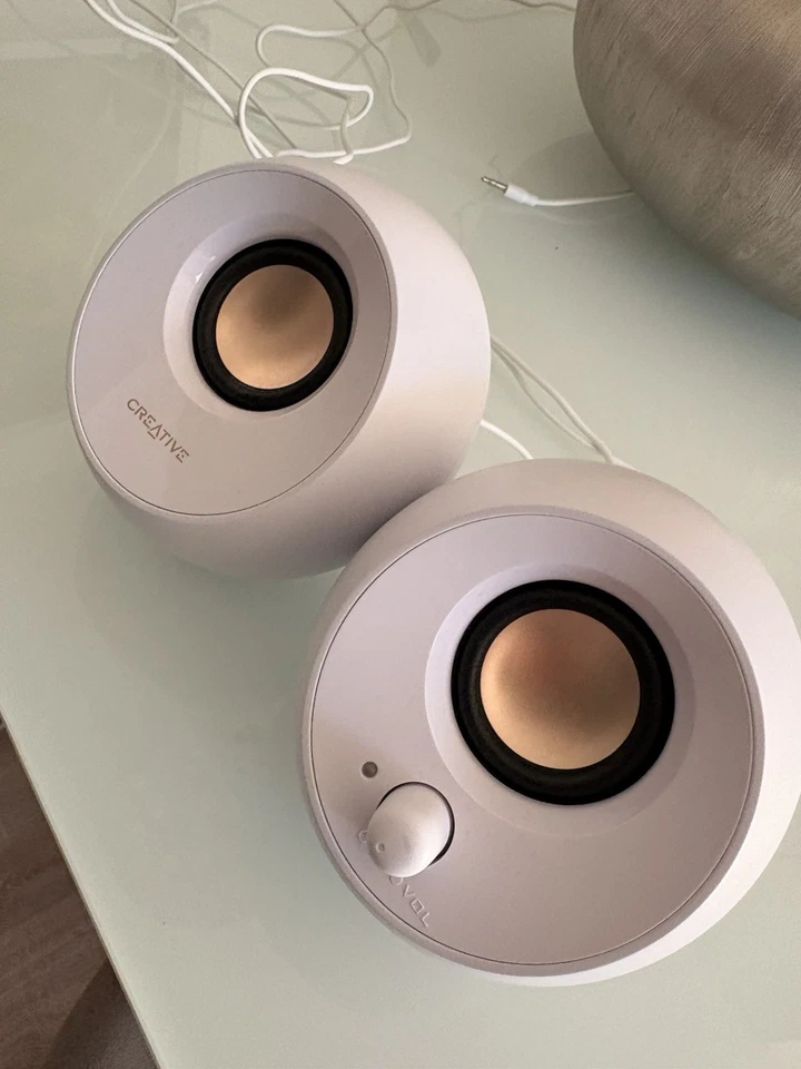 Creative Pebble - 2.0 USB Lautsprecher, mit Schalter u. Laustärkeregler, weiss - Bild 2 von 3